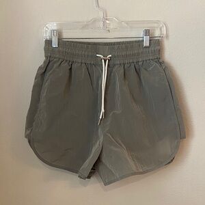 Varley Harmon High Rise Short in Shadow Pearl